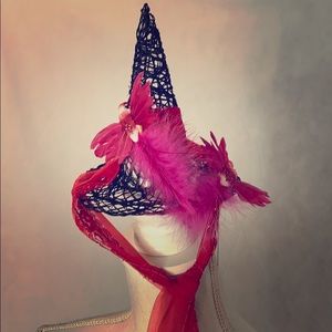 Passion witch hat red feather fascinator